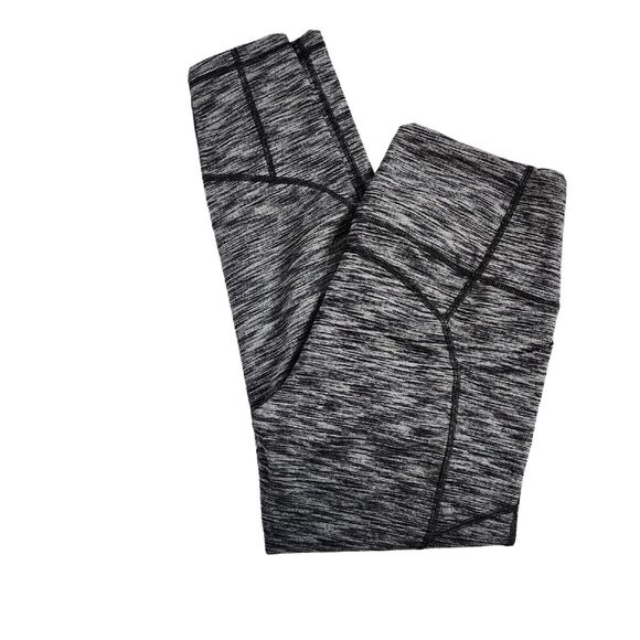 Victoria's Secret Sport Womens Leggings Large Short Pockets Knockout Gray Black - Picture 3 of 8